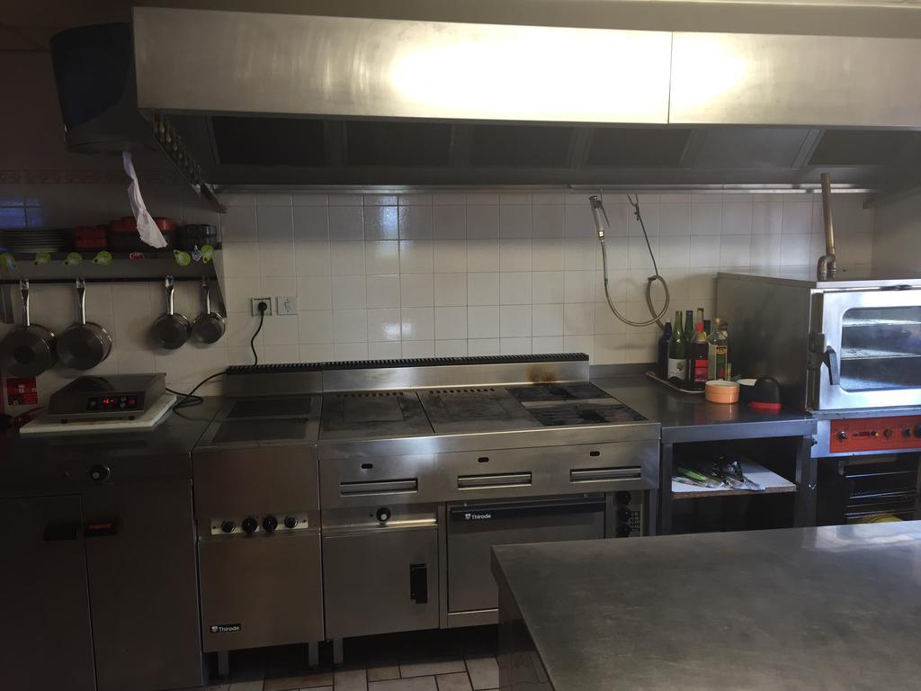 Hotel Saint Pierre Les Sauvages  Екстер'єр фото