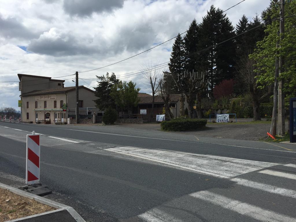 Hotel Saint Pierre Les Sauvages  Екстер'єр фото